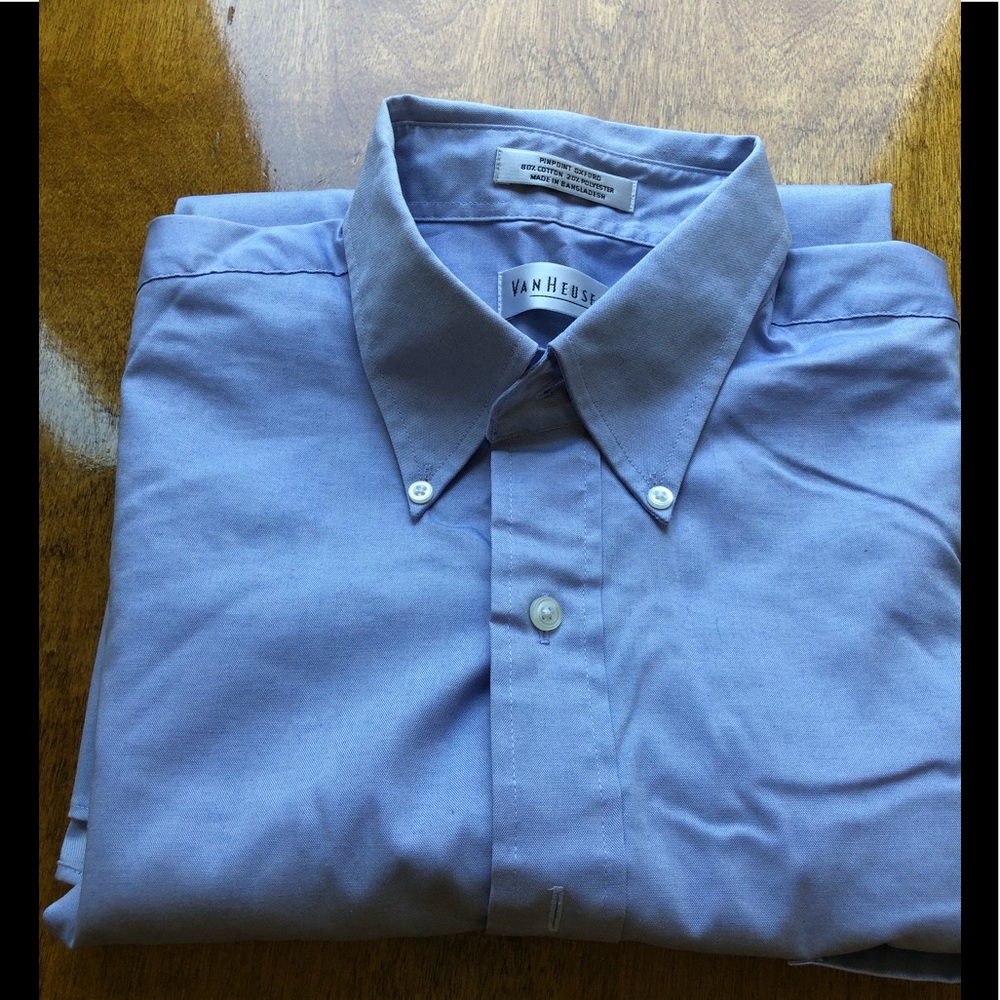 Men’s Short Sleeve Button Down Shirt.    Size L